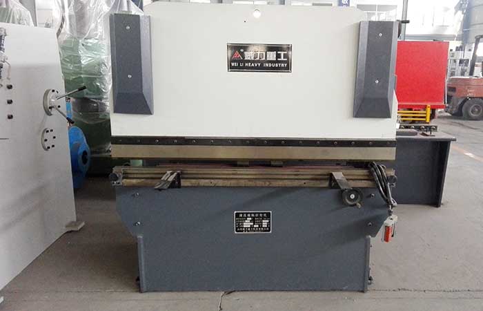 WC67Y-30T/1600數(shù)控液壓折彎?rùn)C(jī),30噸1米6液壓折彎?rùn)C(jī)